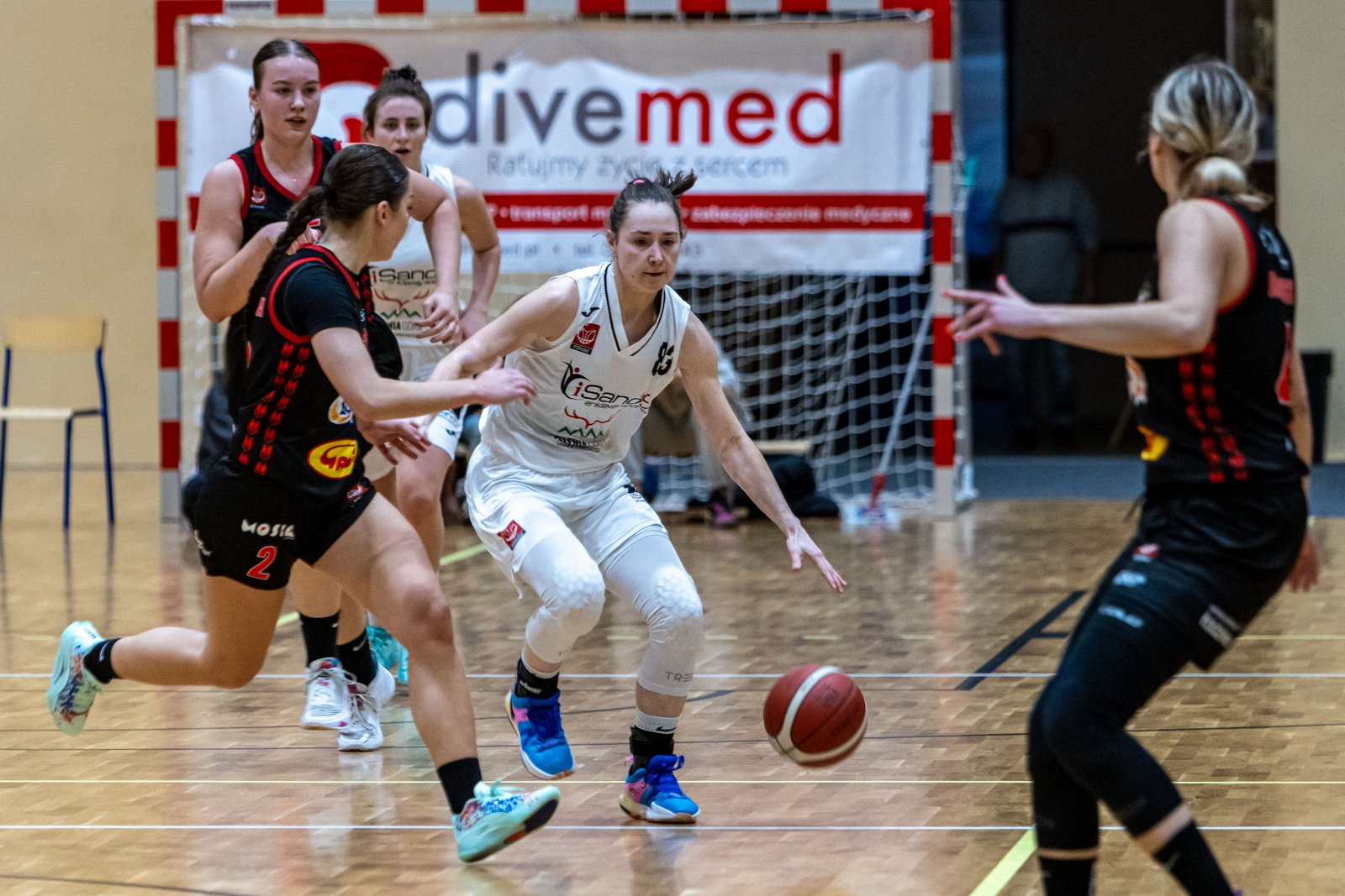 czerwona-latarnia-wciaz-w-jeleniej-gorze-121001