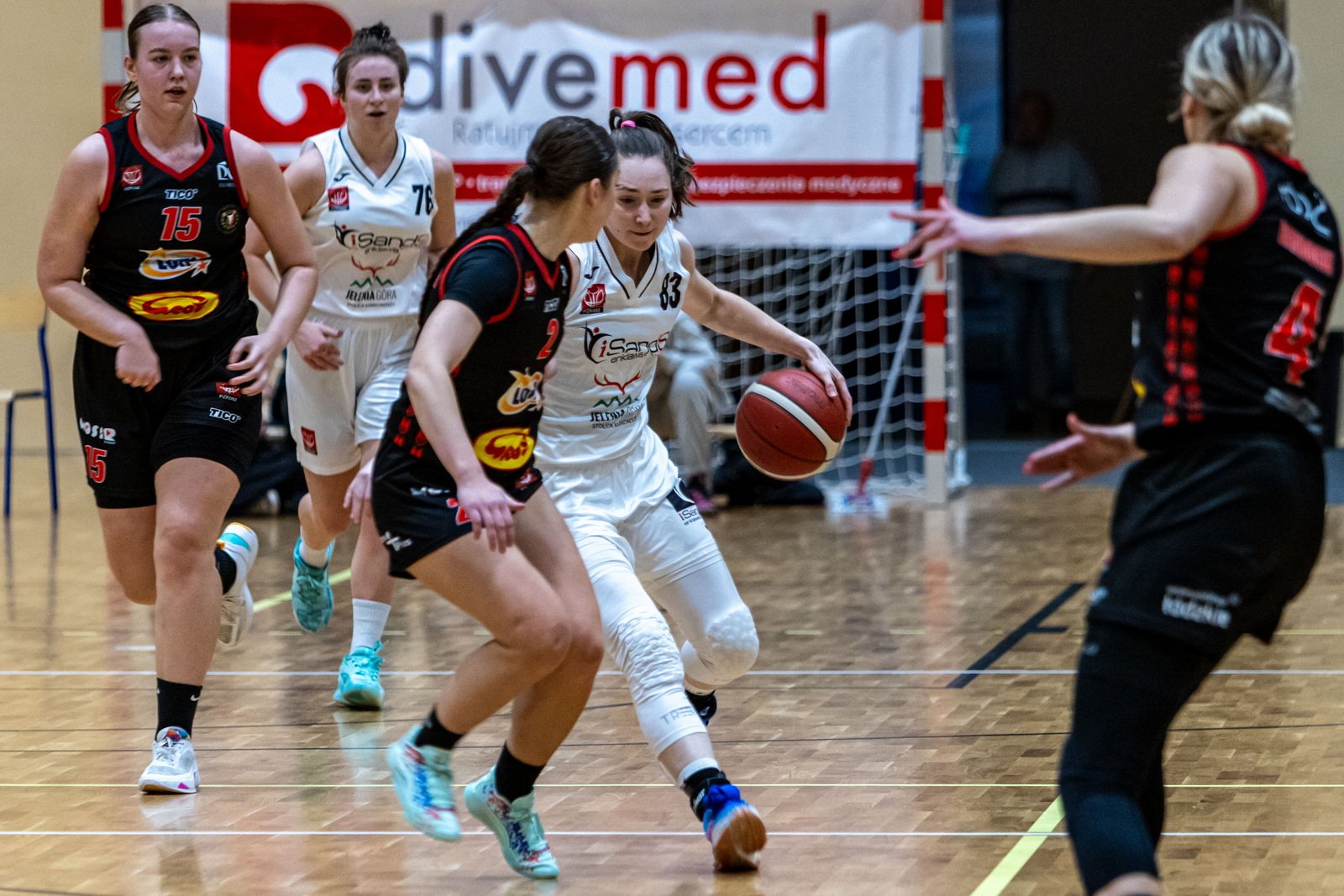 czerwona-latarnia-wciaz-w-jeleniej-gorze-121001