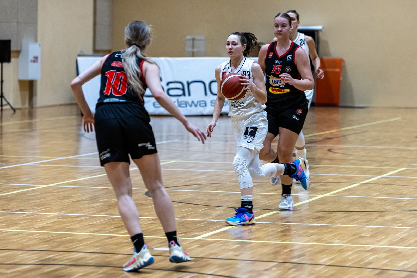 czerwona-latarnia-wciaz-w-jeleniej-gorze-121001