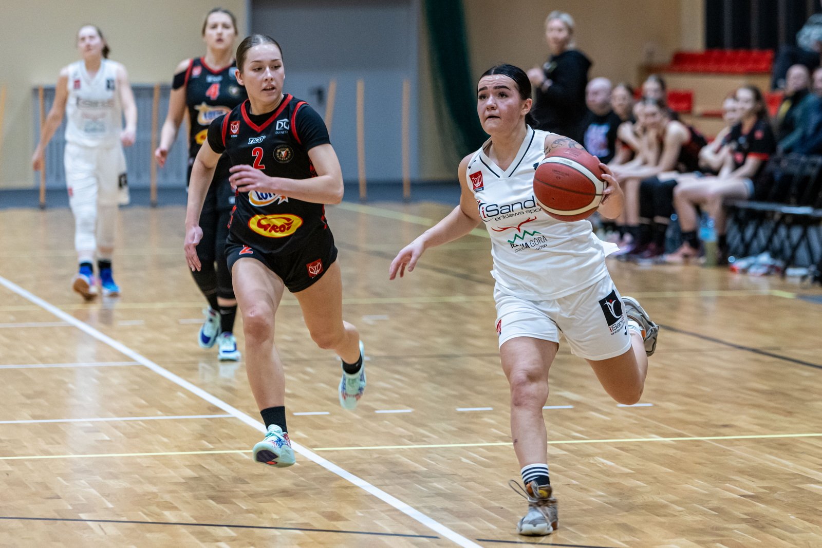 czerwona-latarnia-wciaz-w-jeleniej-gorze-121001