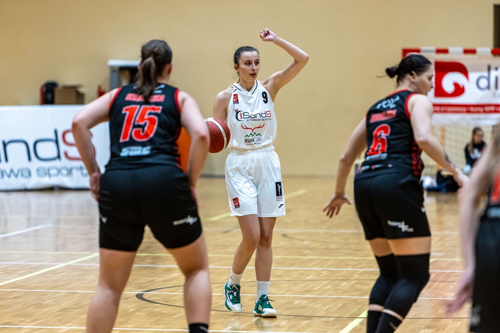 czerwona-latarnia-wciaz-w-jeleniej-gorze-121001