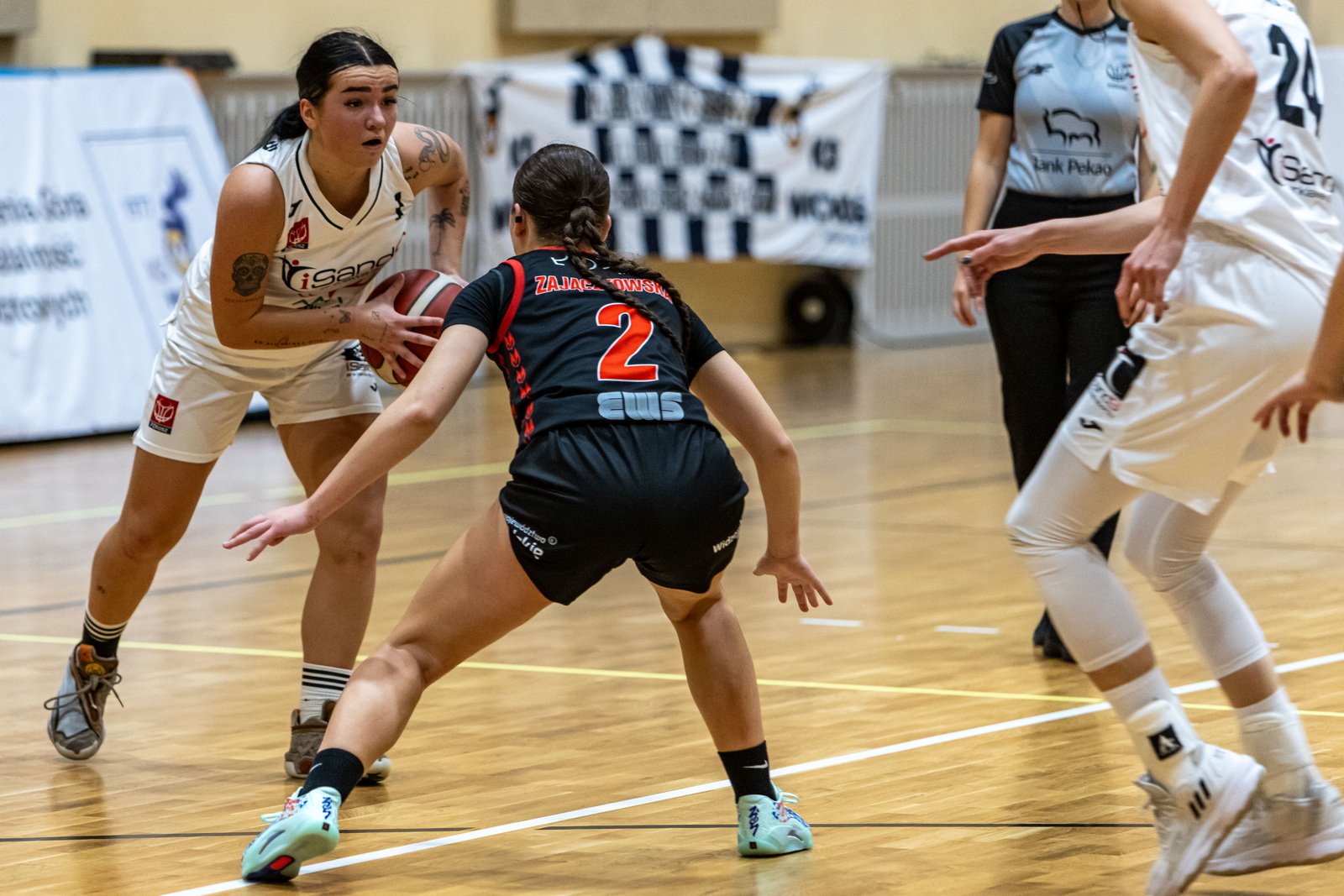 czerwona-latarnia-wciaz-w-jeleniej-gorze-121001