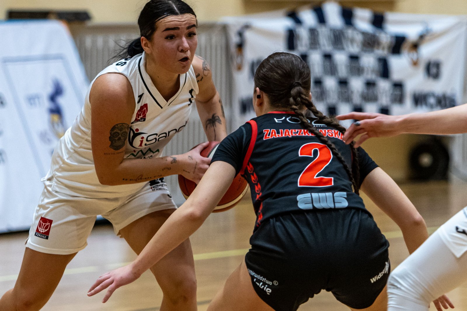 czerwona-latarnia-wciaz-w-jeleniej-gorze-121001