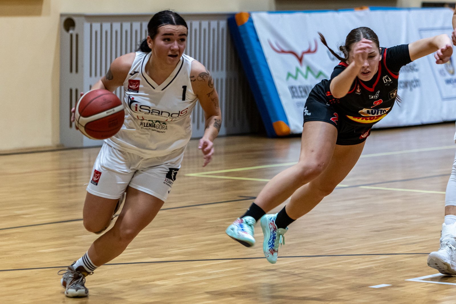czerwona-latarnia-wciaz-w-jeleniej-gorze-121001