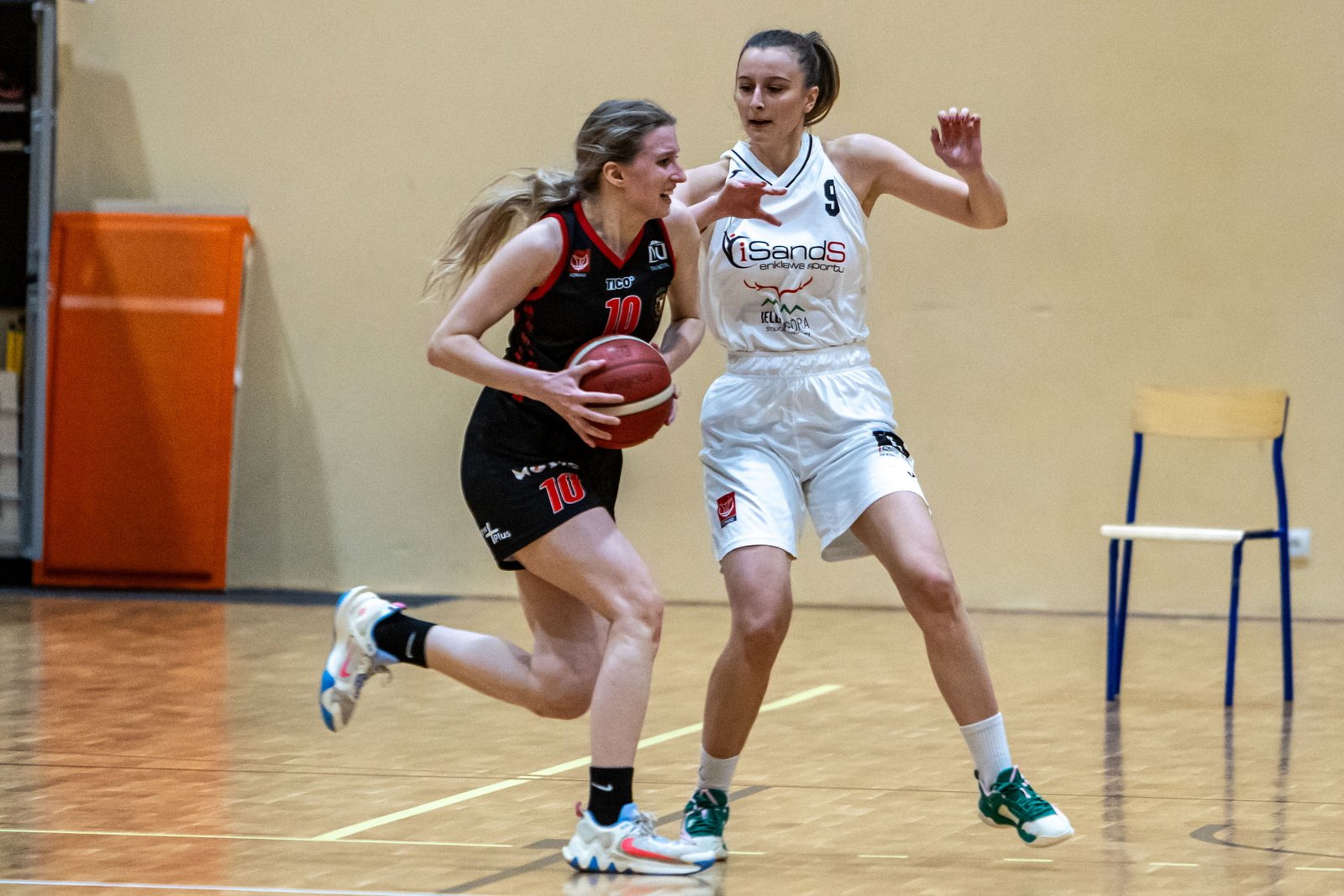 czerwona-latarnia-wciaz-w-jeleniej-gorze-121001