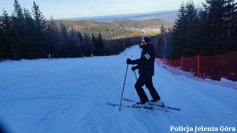 policjanci-na-nartach-121075