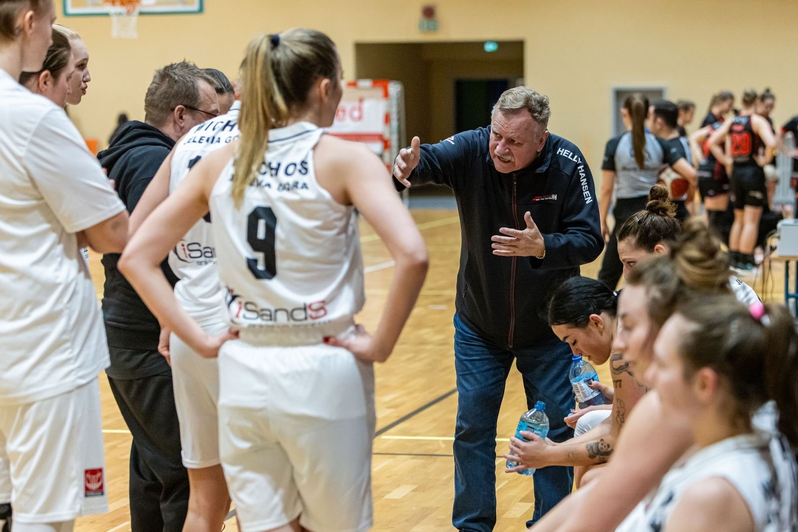 wciaz-z-jednym-triumfem-wynikitabela-121077