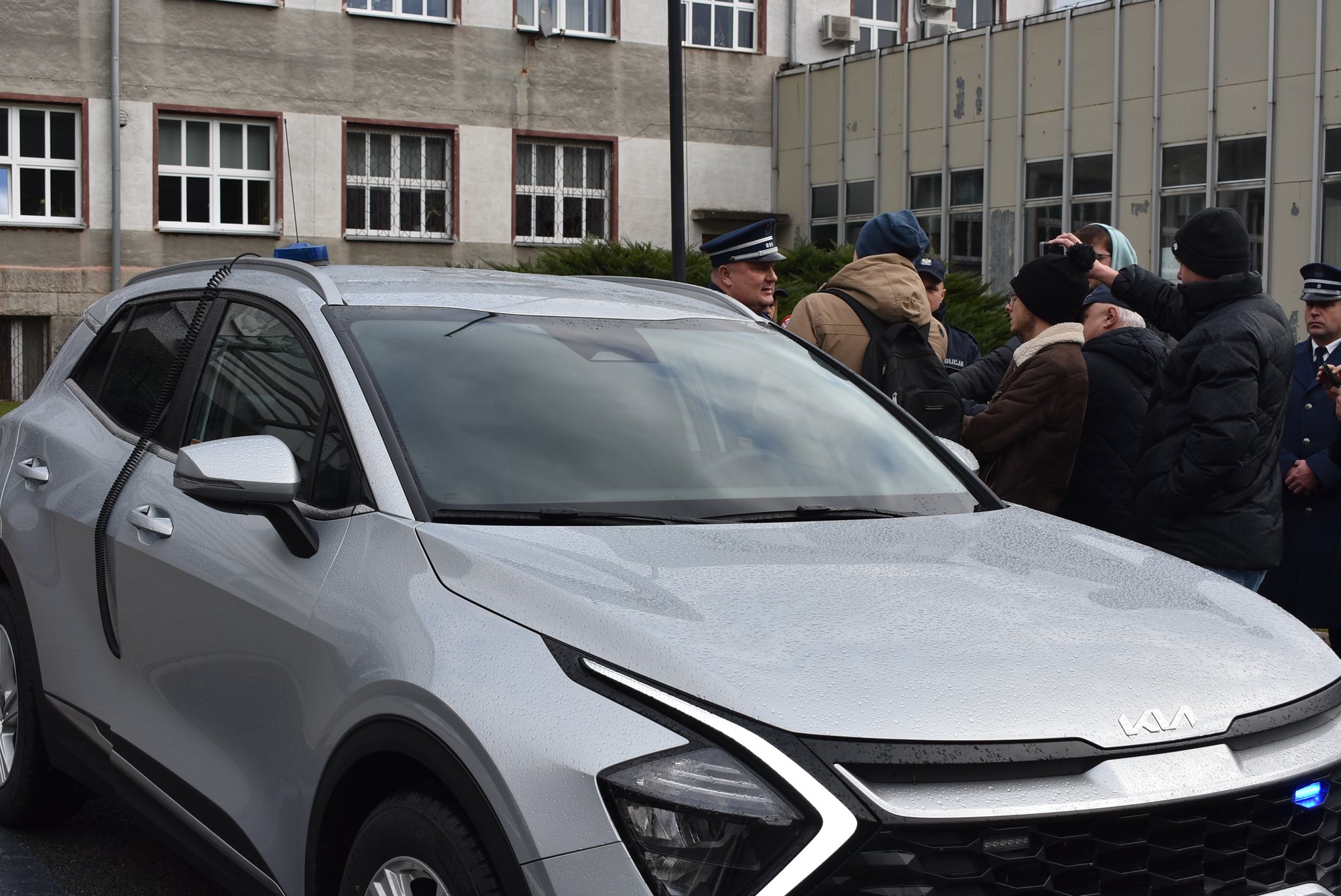 nowy-radiowoz-dla-policji-121105
