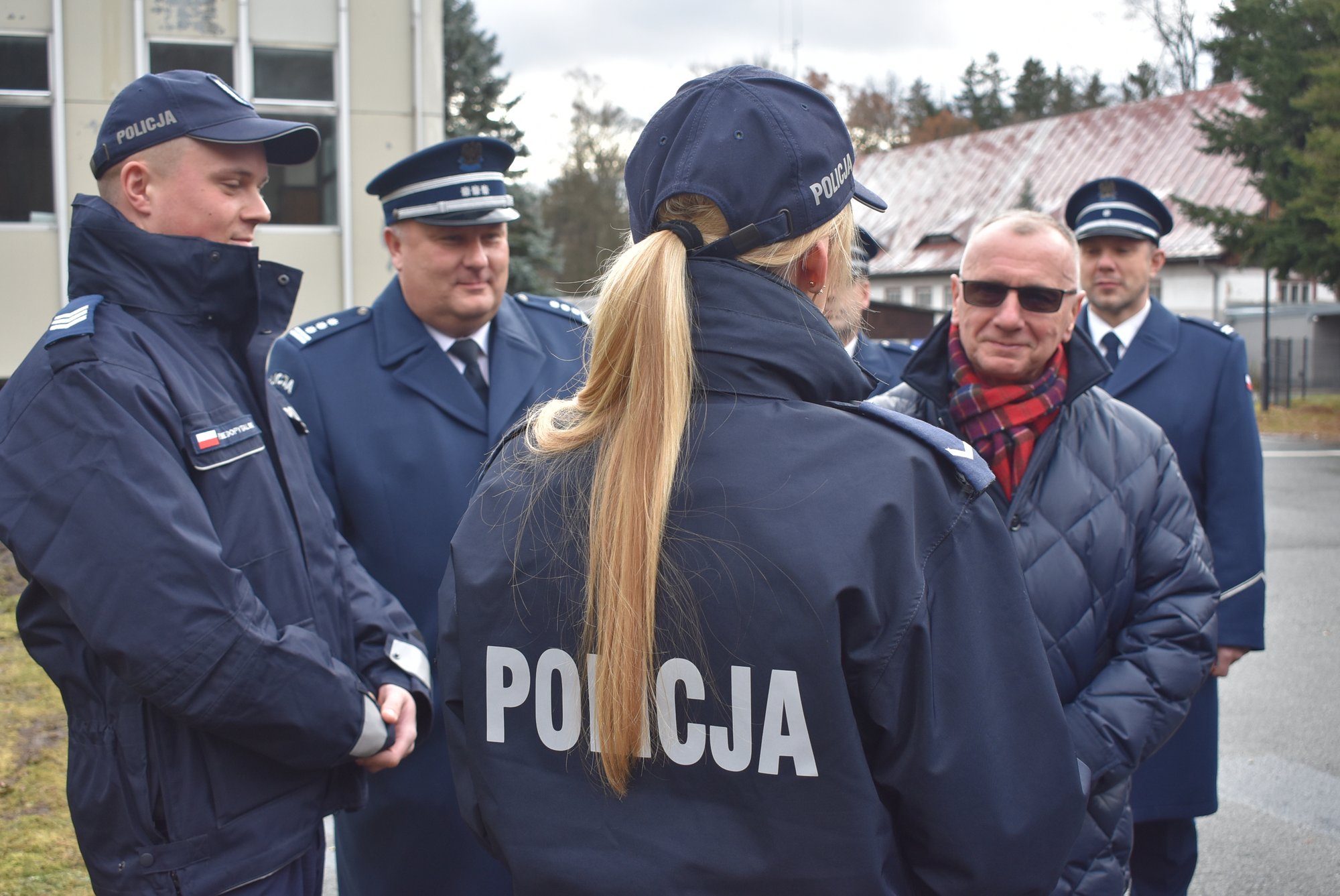 nowy-radiowoz-dla-policji-121105
