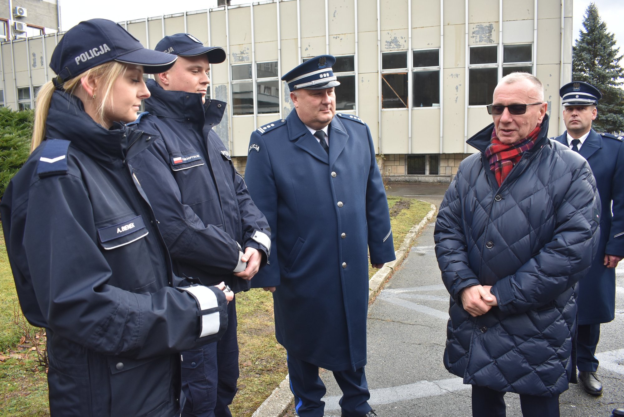 nowy-radiowoz-dla-policji-121105