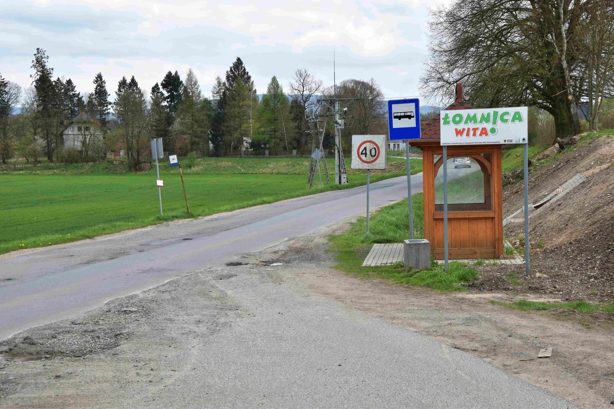 pieciu-chetnych-na-remont-drogi-121124