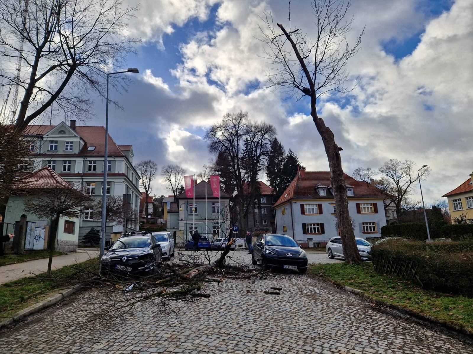 konar-spad-na-samochody-121147