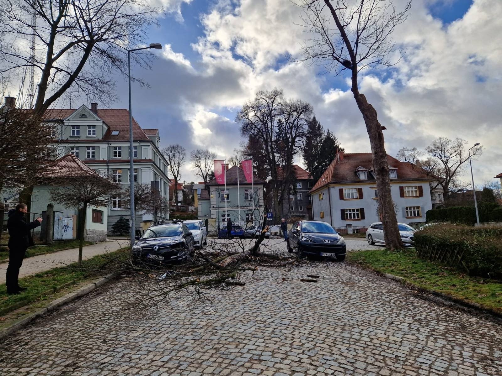 konar-spad-na-samochody-121147