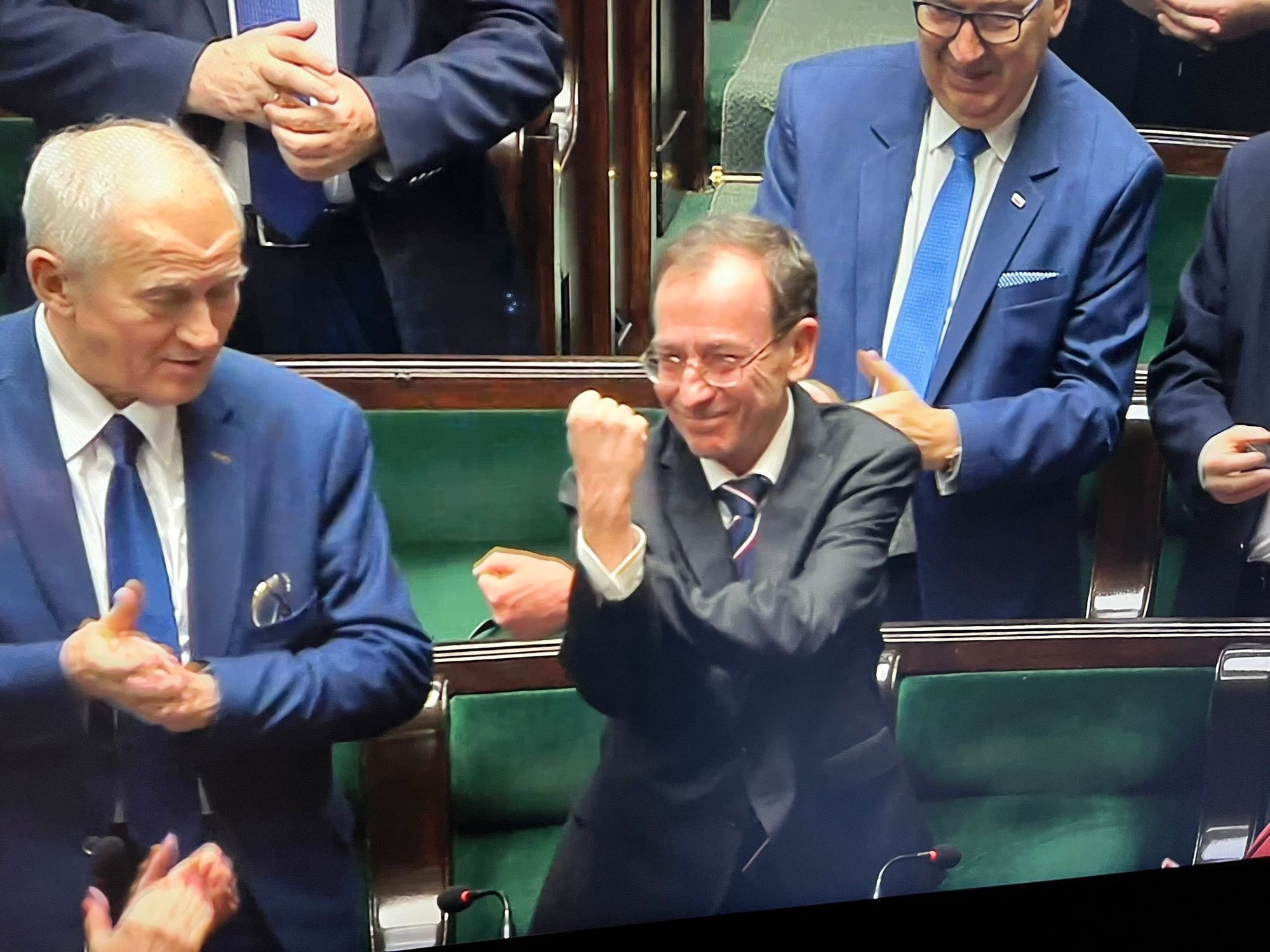 dwoch-posow-pojdzie-do-wiezienia-121164