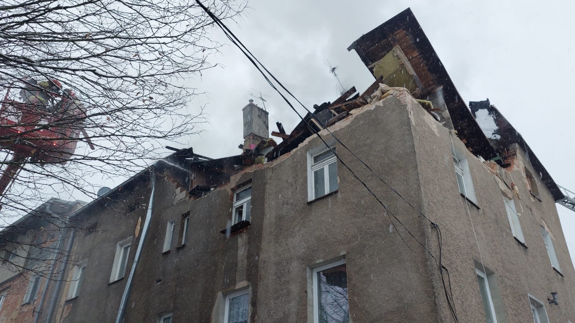 zawalio-sie-cae-poddasze-121172