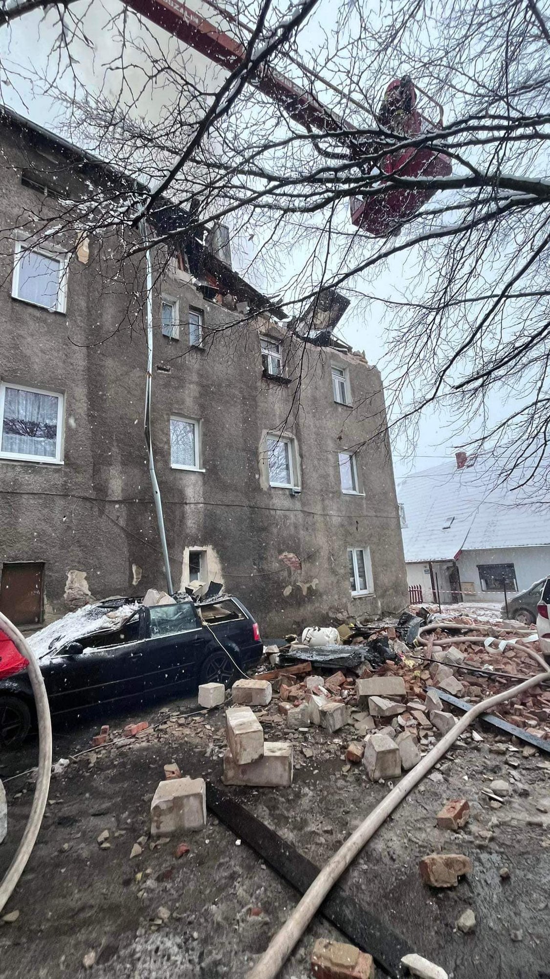 zawalio-sie-cae-poddasze-121172