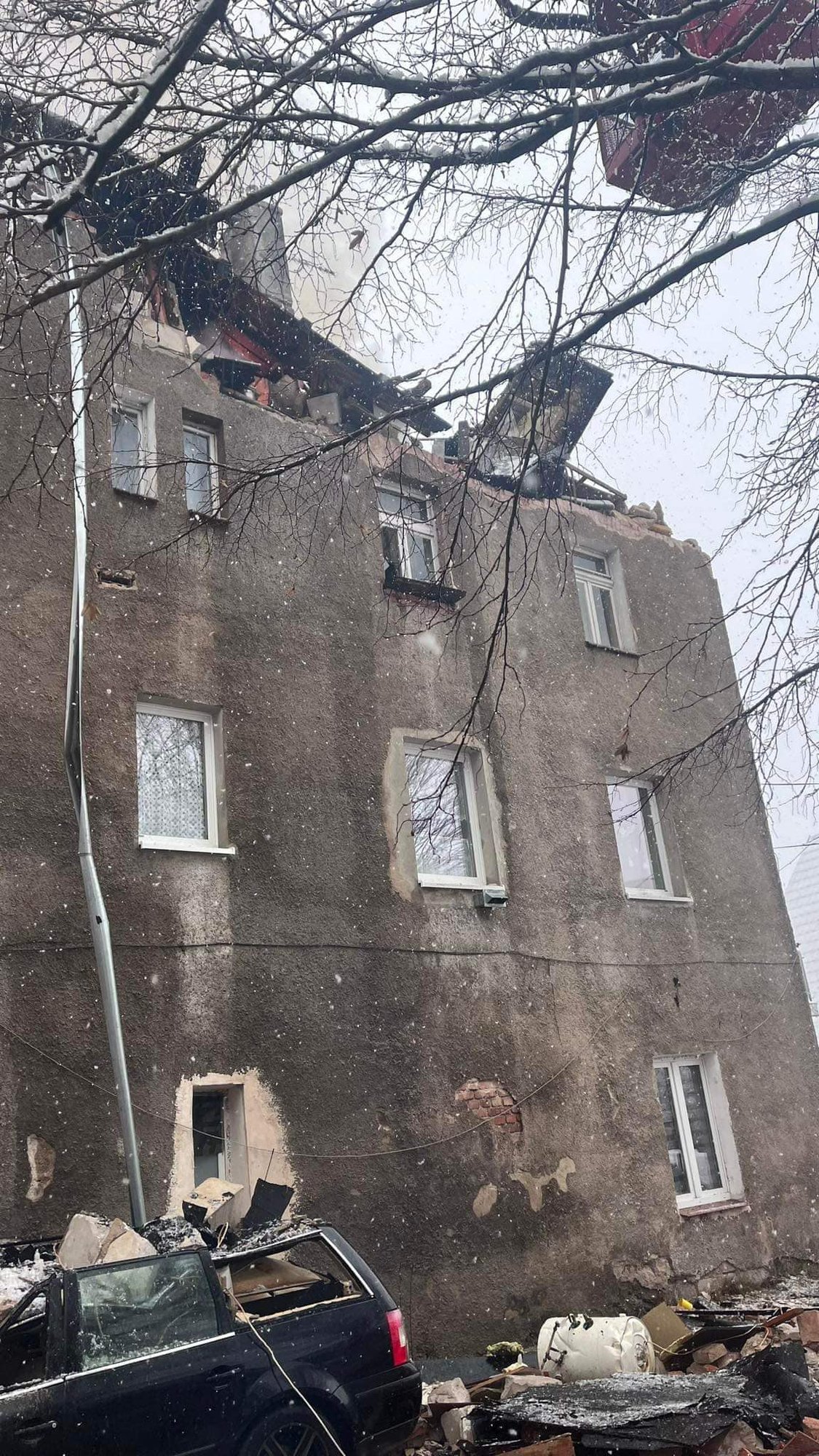 zawalio-sie-cae-poddasze-121172