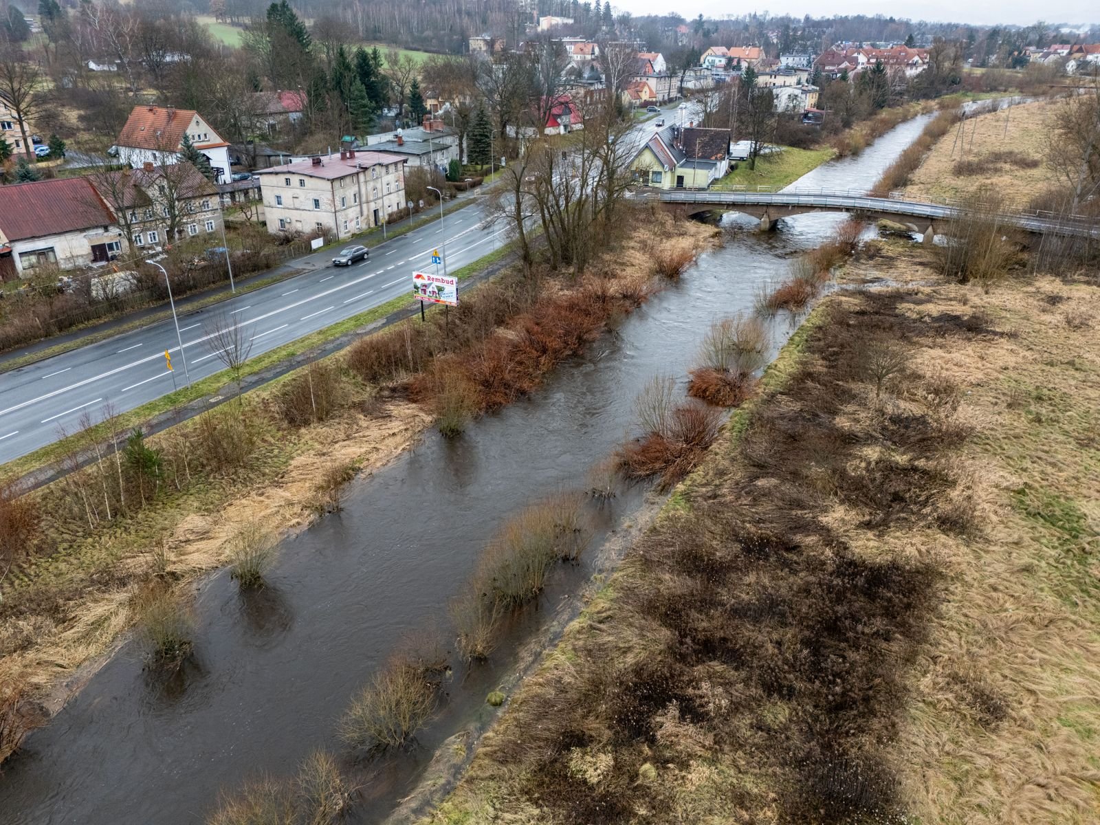 cieplice-woda-prawie-wylewa-widok-z-lotu-ptaka-121224