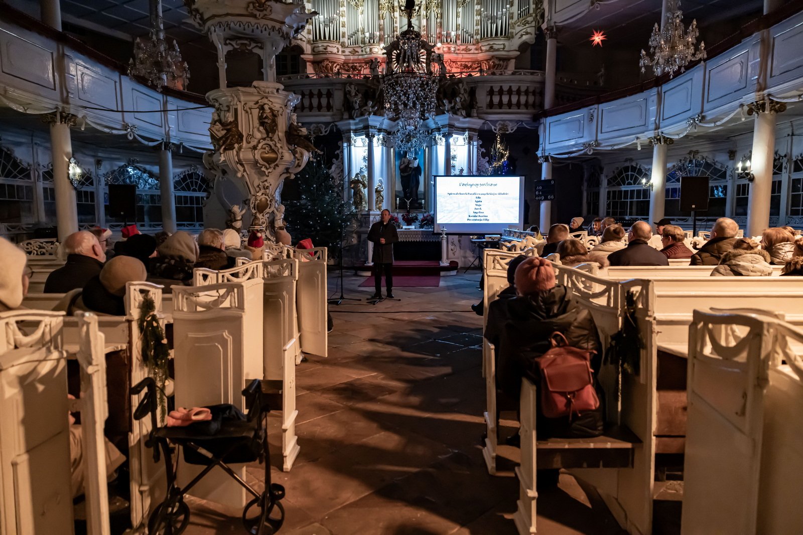 koledowali-w-cieplicach-121228