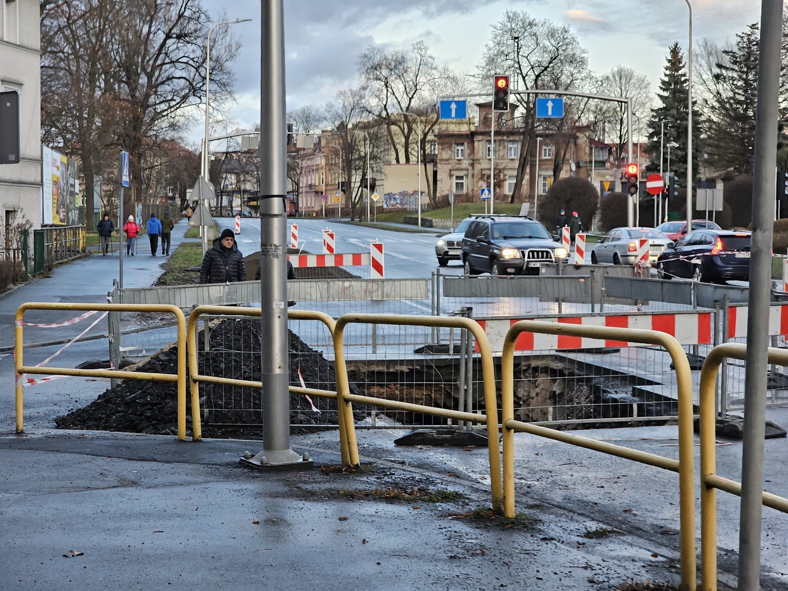 dziura-na-wolnosci-121249