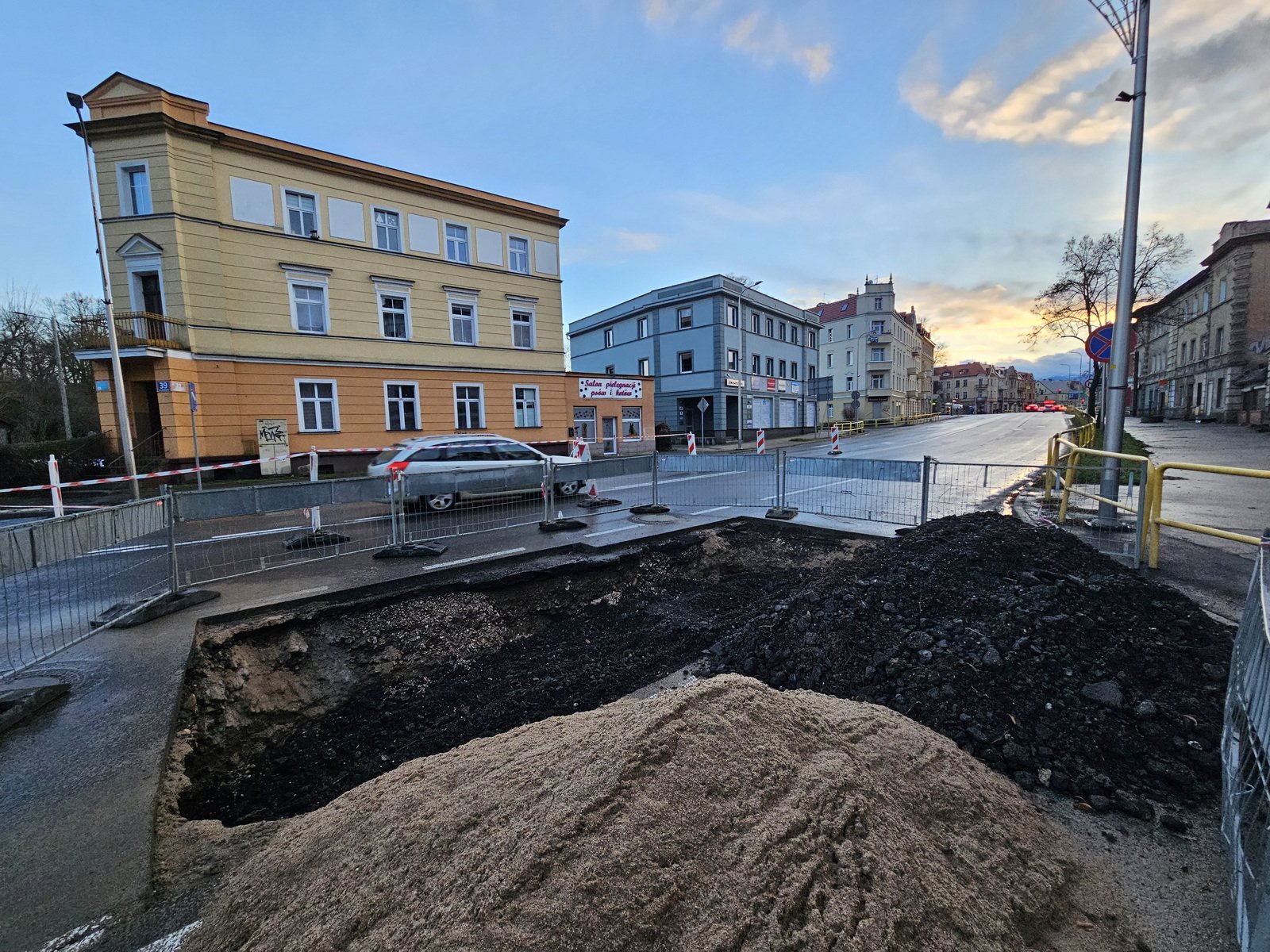 dziura-na-wolnosci-121249