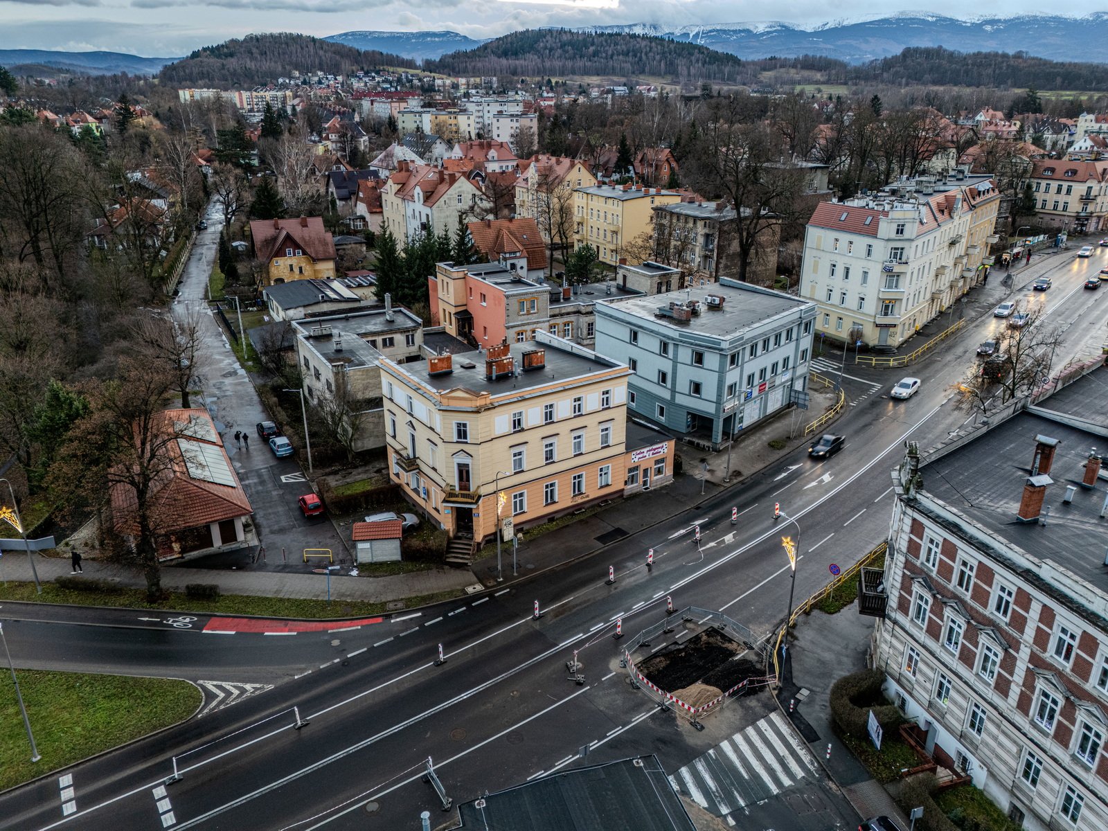 dziura-na-wolnosci-121249