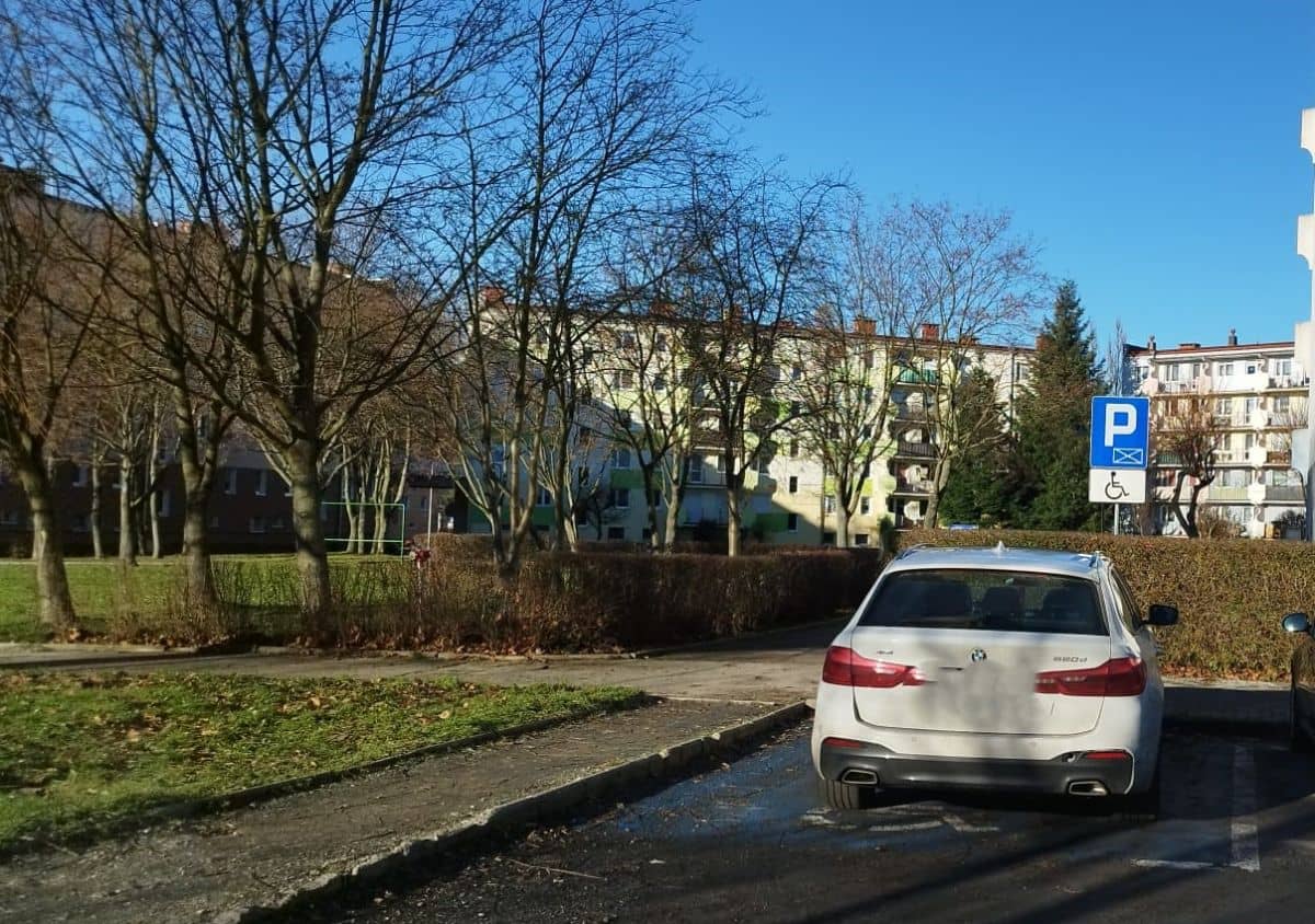 parkowanie-z-przepisami-na-bakier-121302