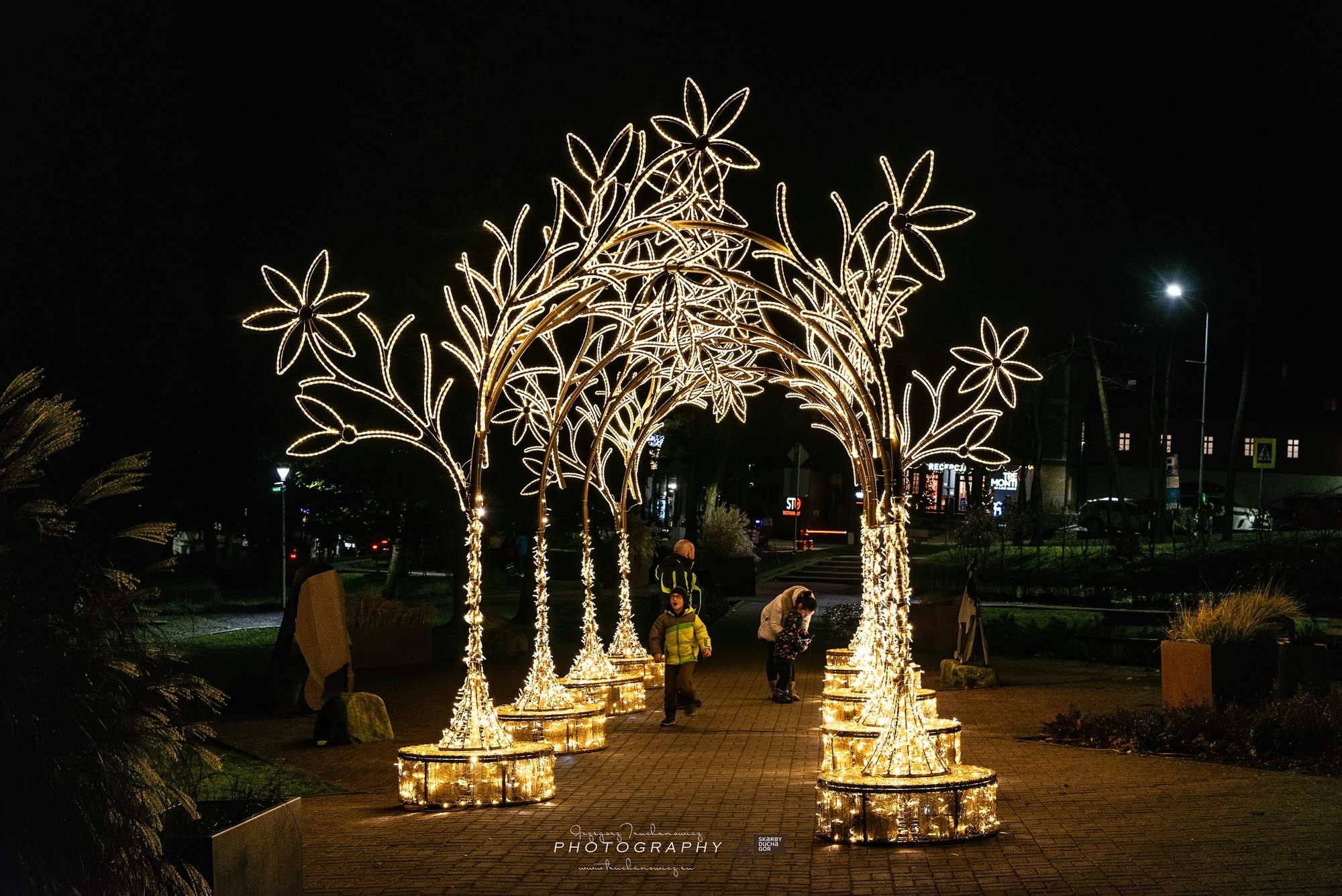 efektowne-iluminacje-pod-sniezka-121308