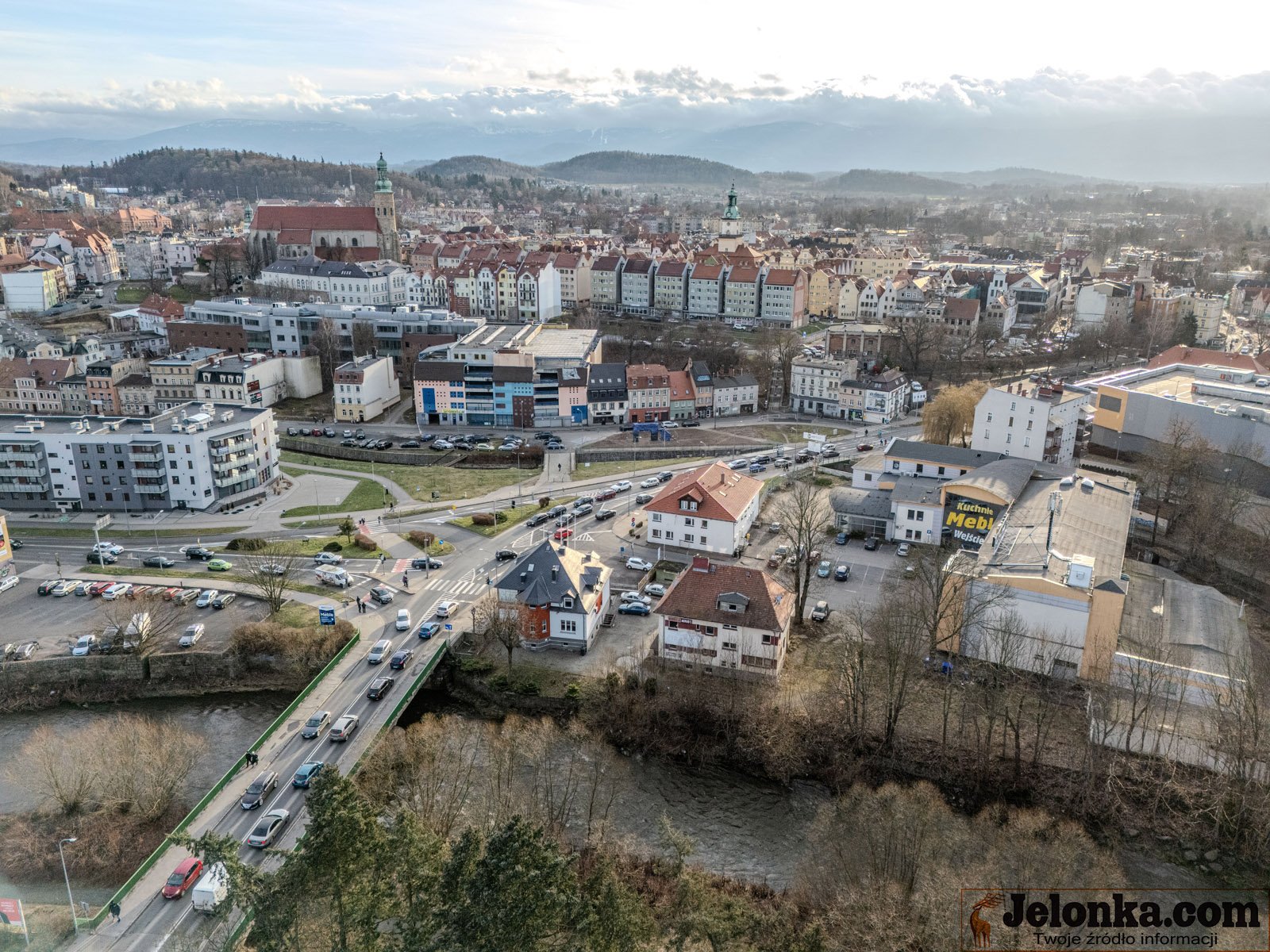 ludzie-komentuja-korki-na-skrzyzowaniu-jana-pawagrunwaldzka-w-jeleniej-gorze-121313