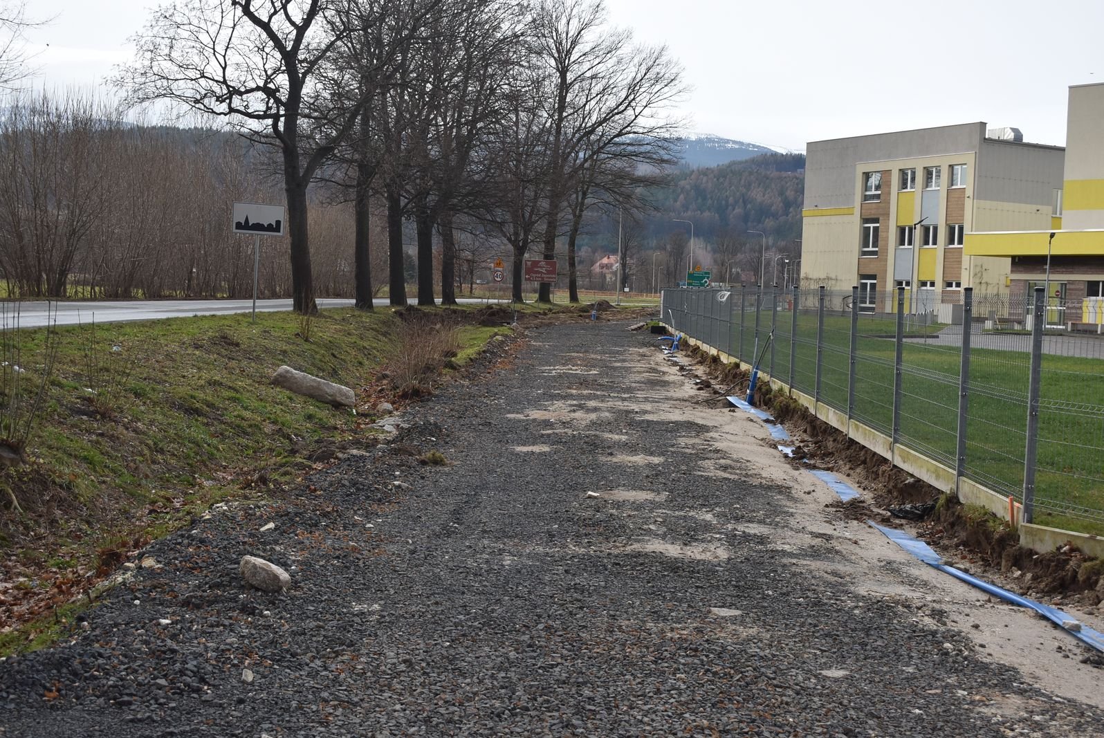 podgorzyn-buduja-droge-na-komisariat-121335