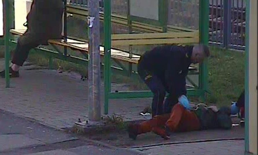na-pomoc-rannemu-mezczyznie-121372