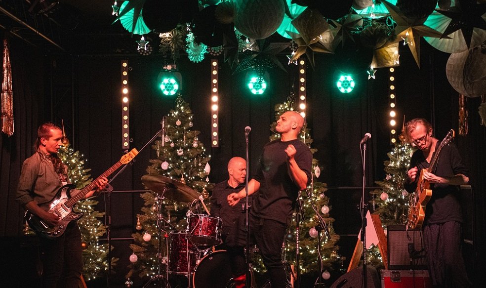 radosny-swiateczny-koncert-damiana-ukeje-121382