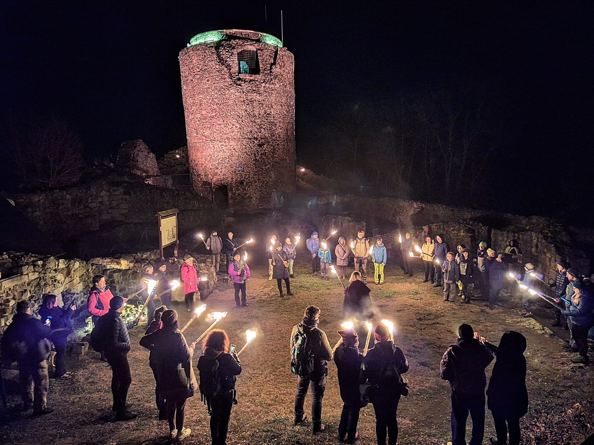 nocne-zwiedzanie-zamku-121478