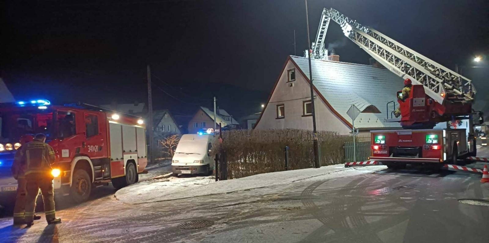 pali-sie-komin-w-piechowicach-121602