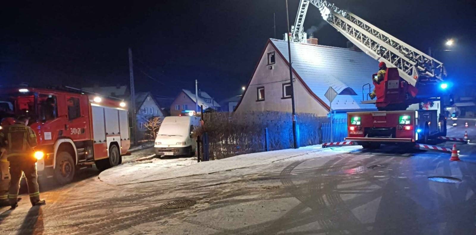 pali-sie-komin-w-piechowicach-121602