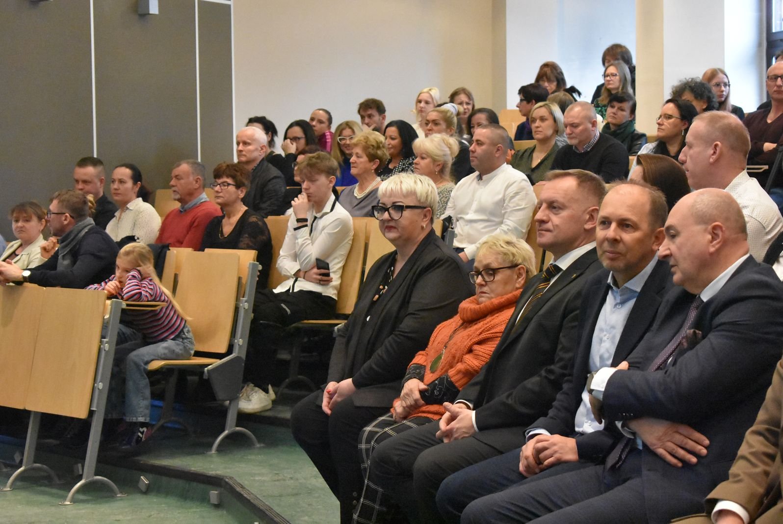 modzi-liderzy-z-dyplomami-121611