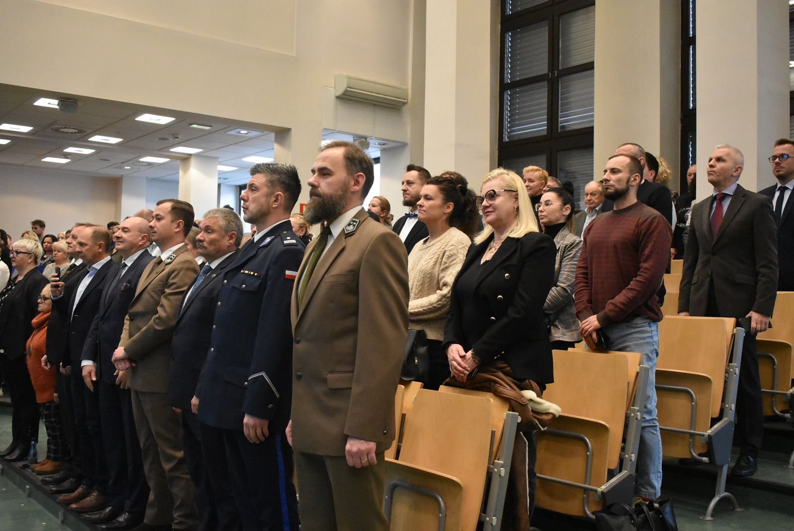 modzi-liderzy-z-dyplomami-121611