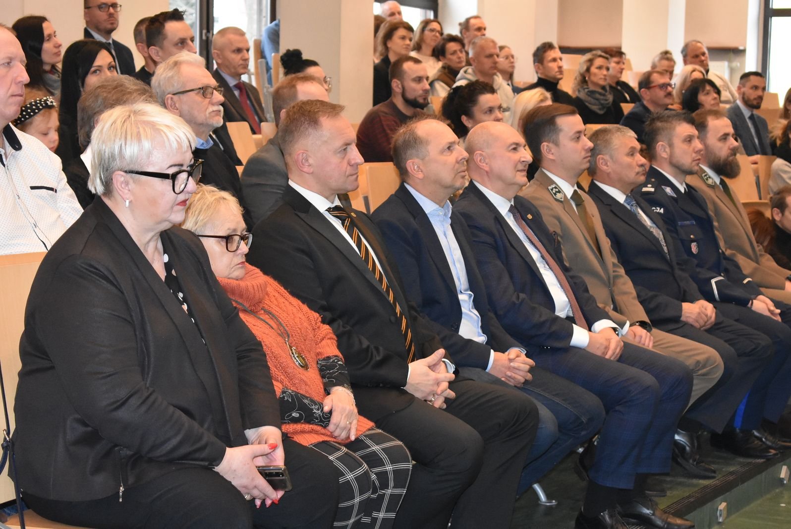 modzi-liderzy-z-dyplomami-121611