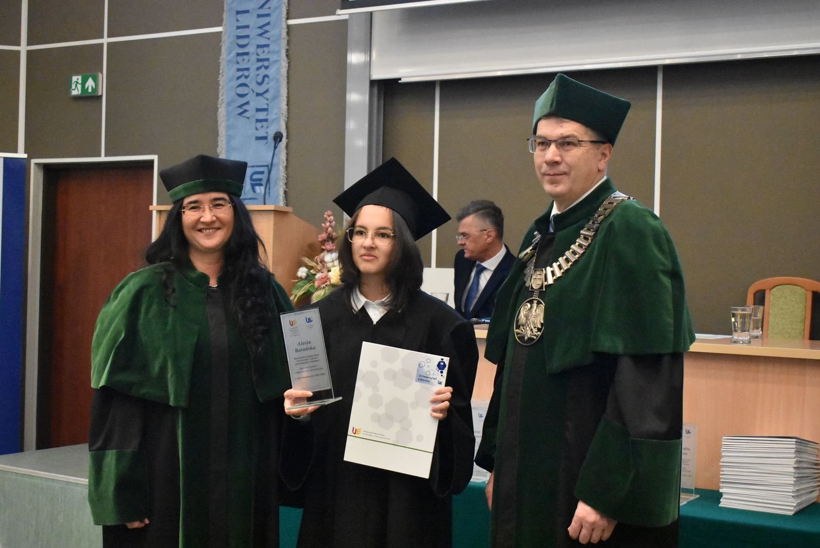 modzi-liderzy-z-dyplomami-121611