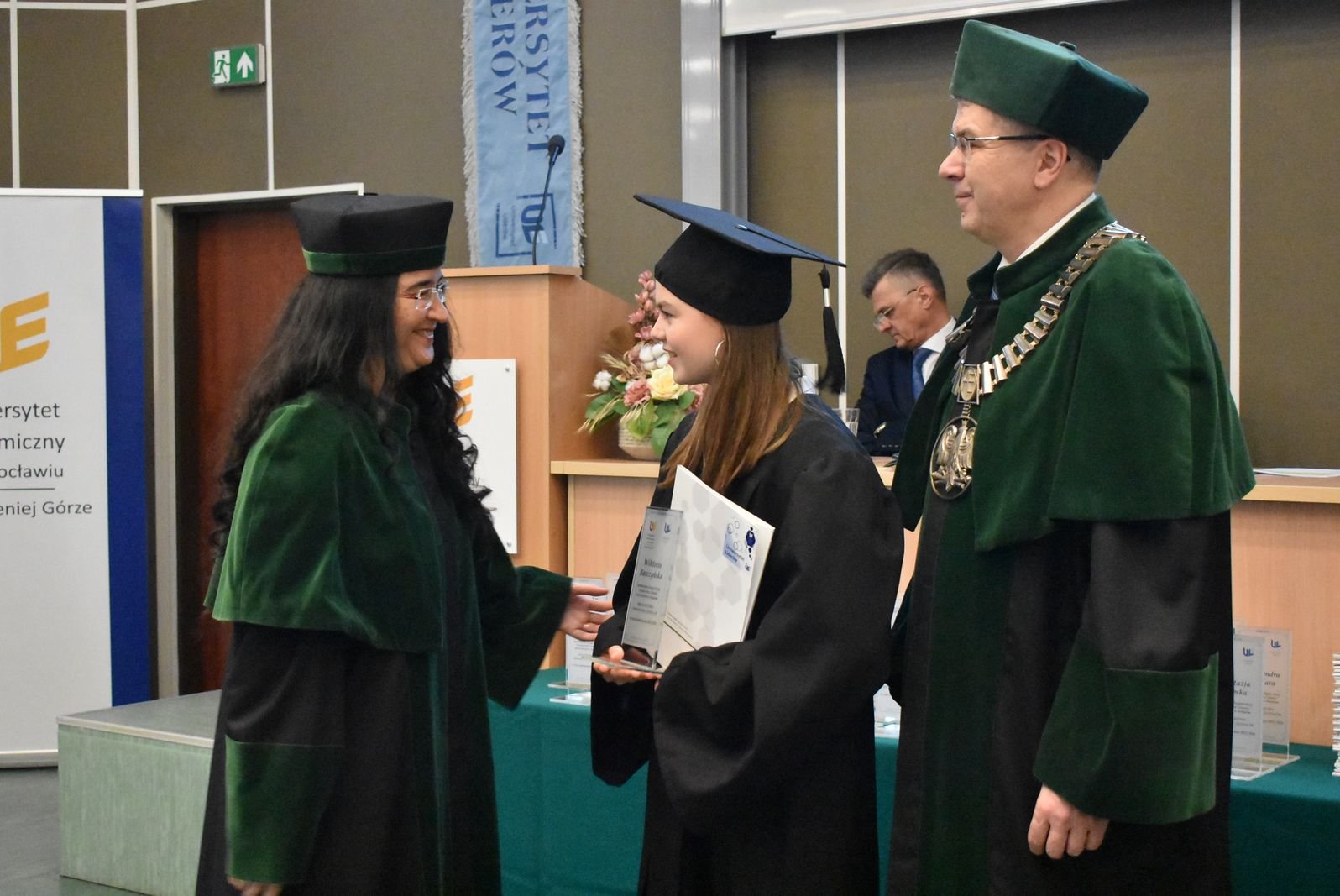 modzi-liderzy-z-dyplomami-121611