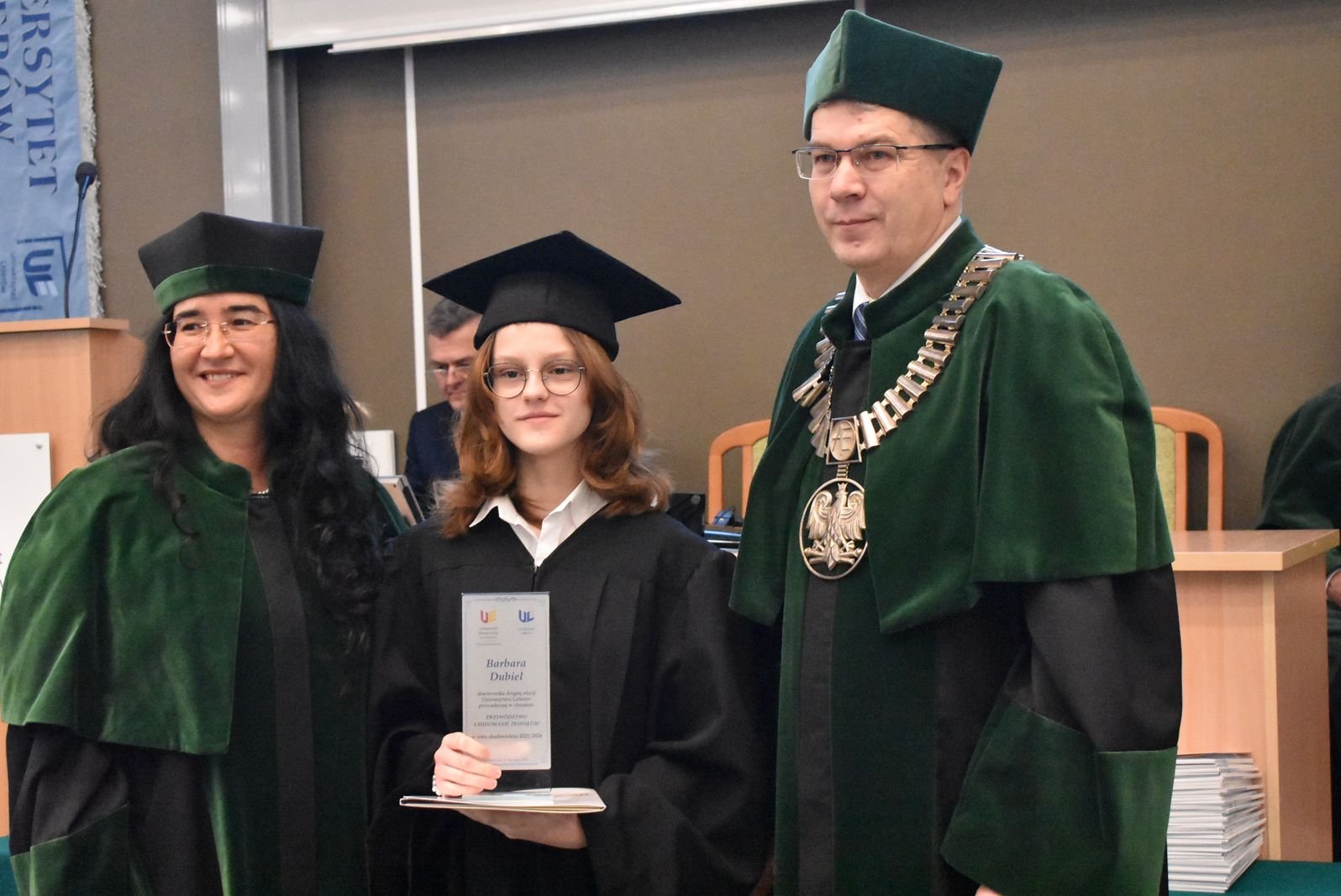 modzi-liderzy-z-dyplomami-121611