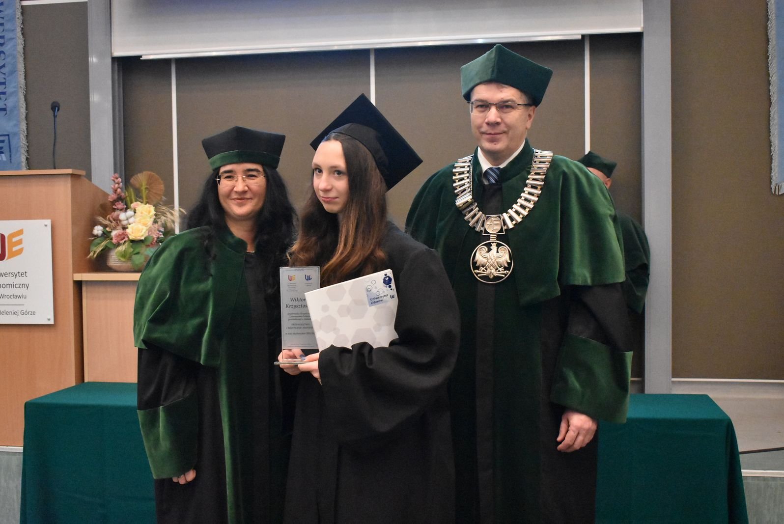 modzi-liderzy-z-dyplomami-121611
