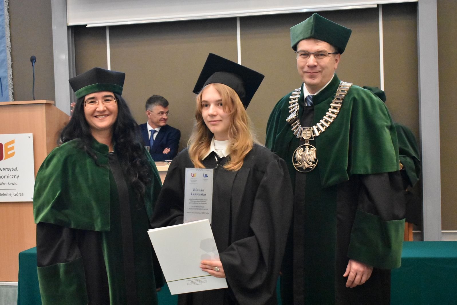 modzi-liderzy-z-dyplomami-121611