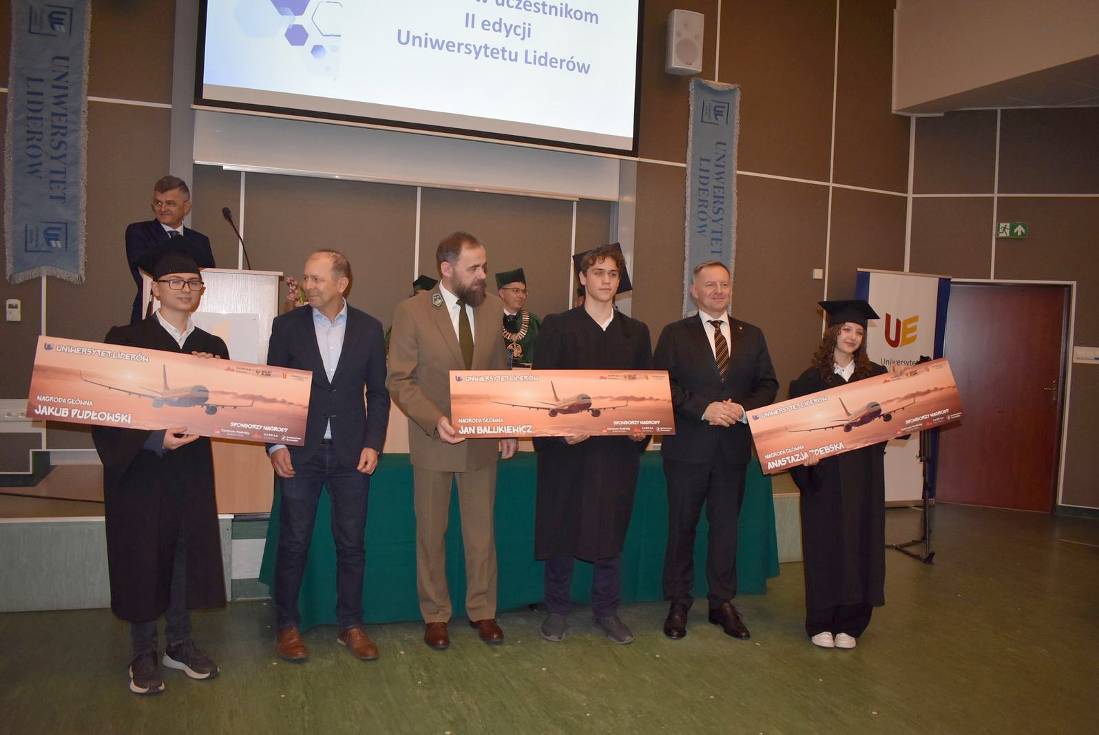 modzi-liderzy-z-dyplomami-121611