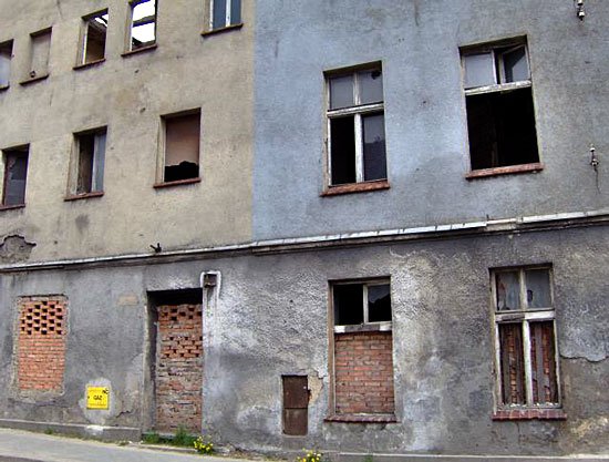 Czy to jest wizytówka stolicy Karkonoszy? Raczej nie, ale na pewno rzeczywistość.