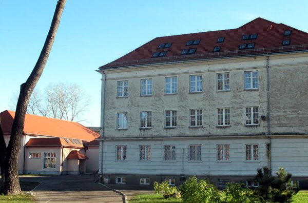 Elewacja Szkoły Podstawowej nr 10 aż się prosi o wymianę.