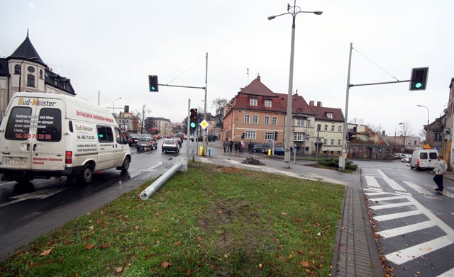 Konstrukcja nowej sygnalizacji już stoi.