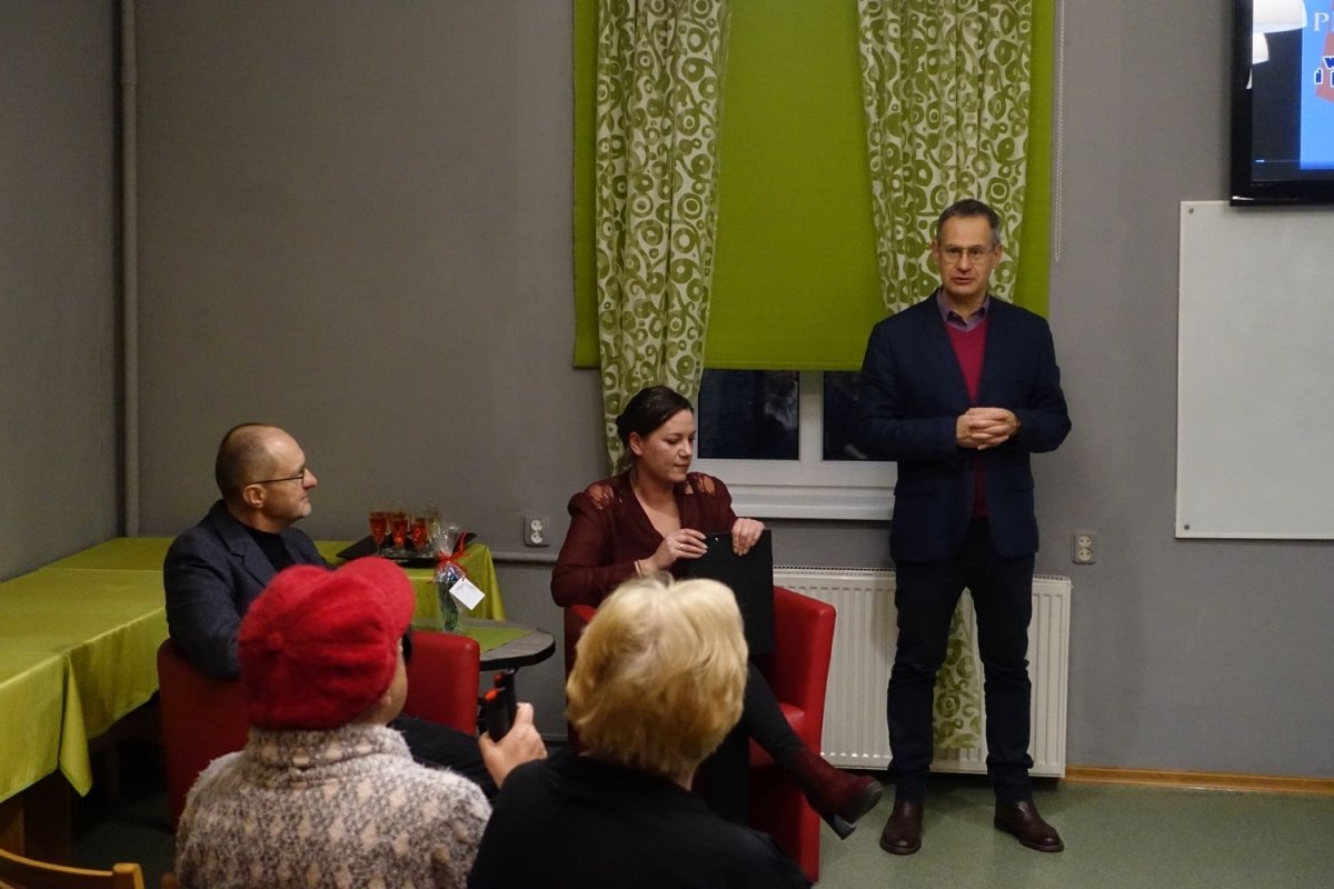 artystyczne-talenty-piotra-jezierskiego-122012