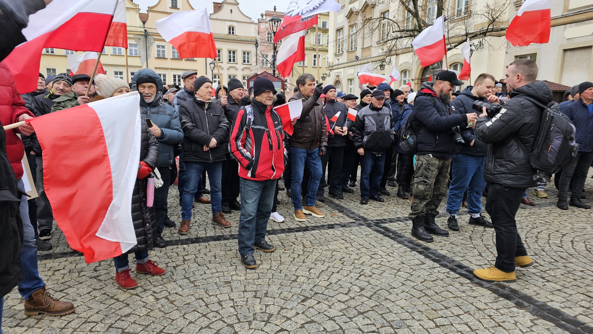 protestuja-w-centrum-miasta-122105
