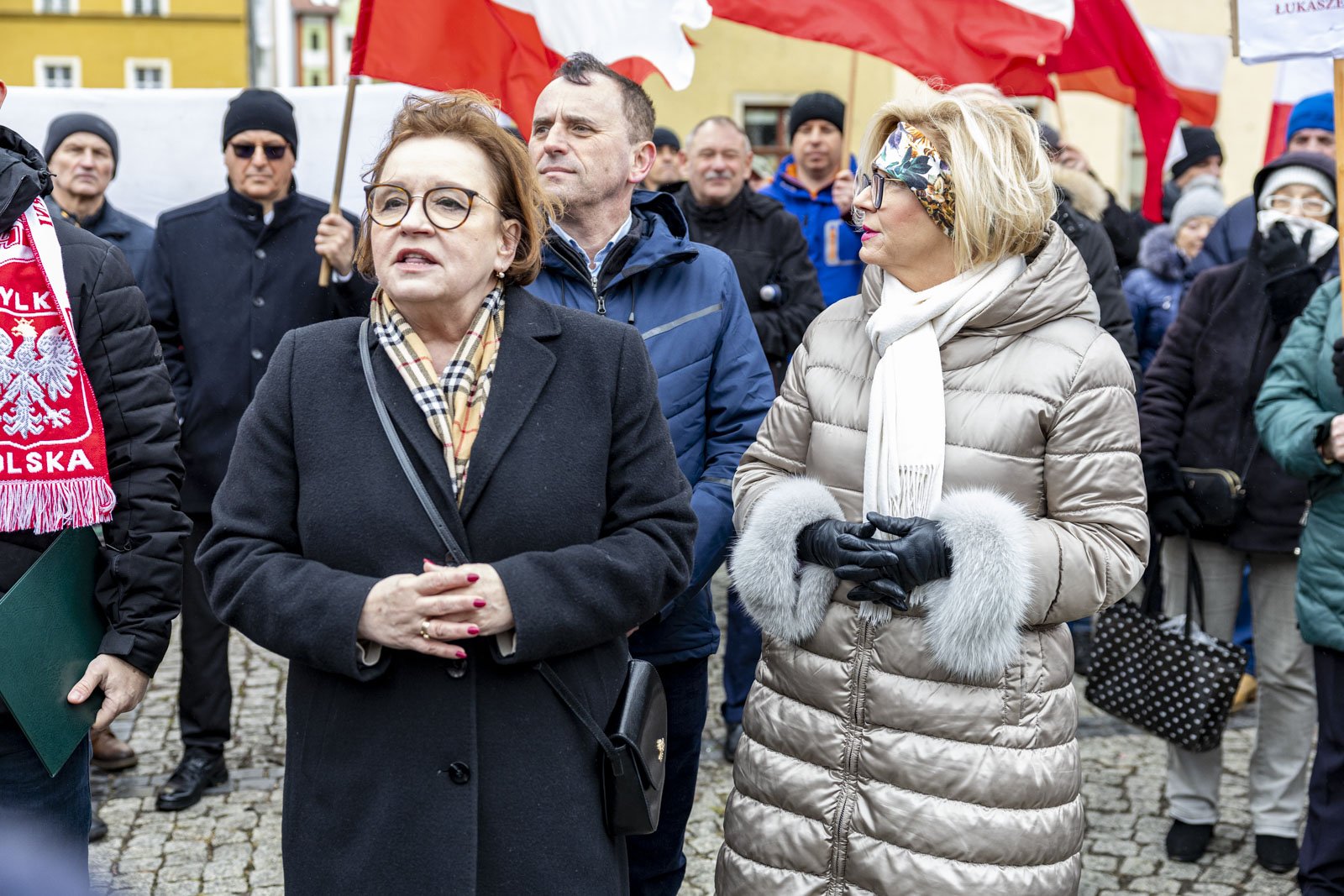 protestuja-w-centrum-miasta-122105